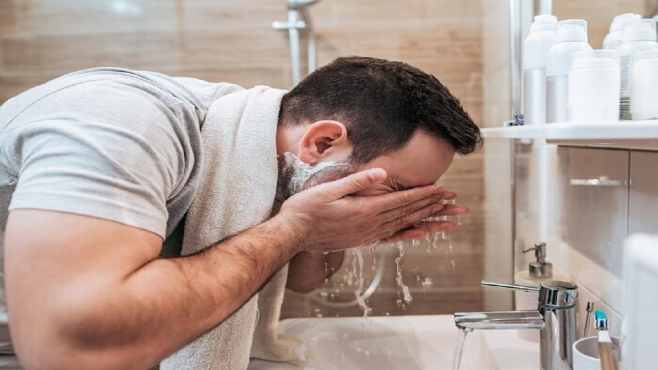 ۷ قانون در شستن صورت، تا پوستی سالم داشته باشیم
