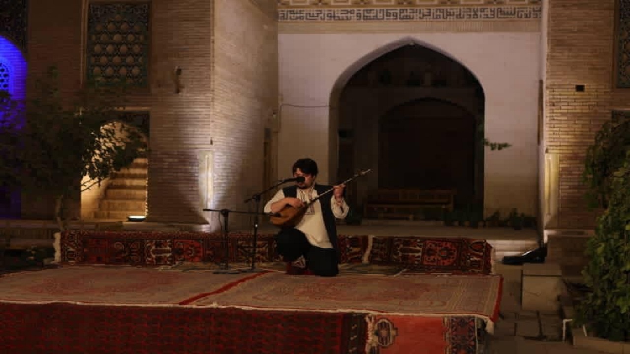 دوبیتی‌خوانی در مدح پیامبر (ص) در جشنواره موسیقی نواحی