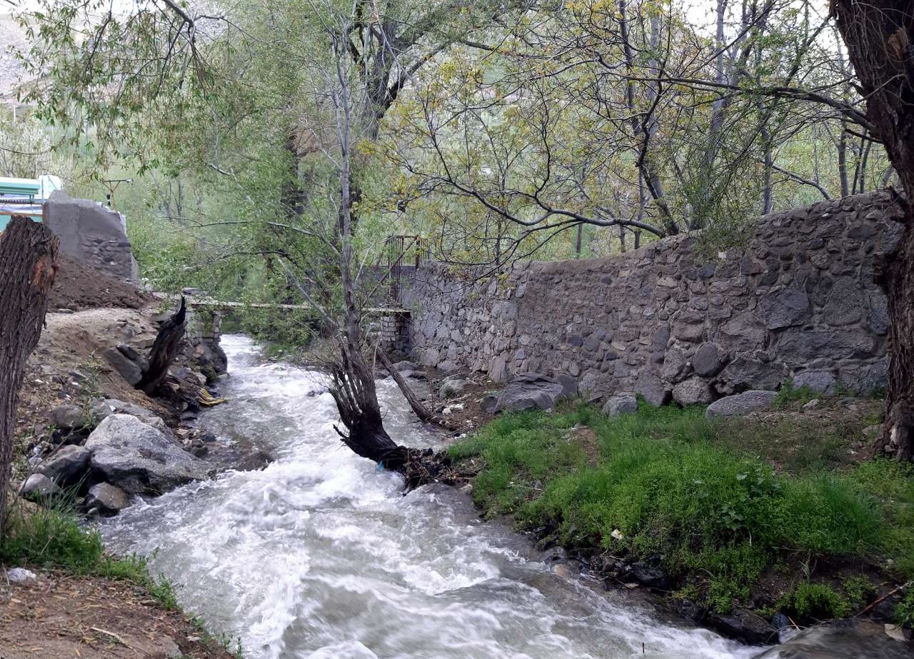 آزاد سازی حریم رودخانه گنجنامه با جلوگیری از پیشروی مالکان بخش خصوصی