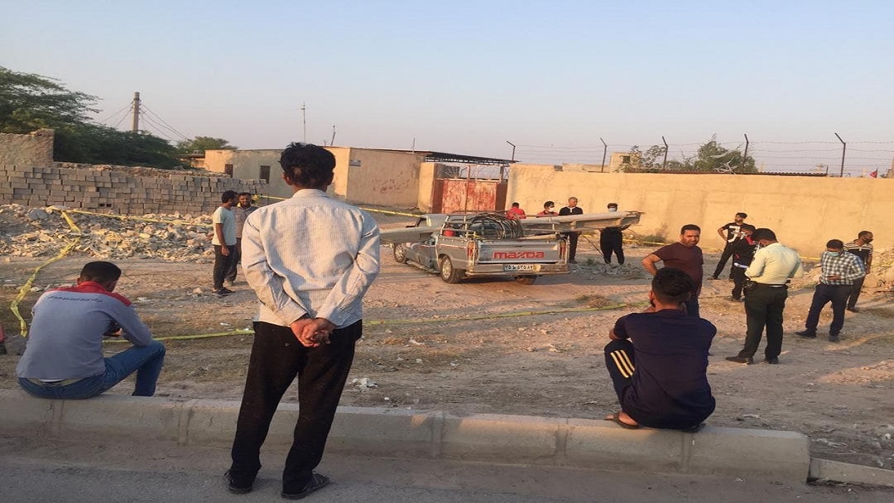 سقوط تیر برق در بندرلنگه جان مأمور برق را گرفت + عکس