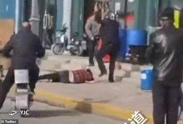 جر و بحث ساده زوج چینی ، به قتل در خیابان ختم شد!///