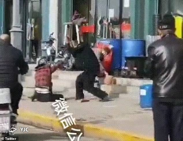 جر و بحث ساده زوج چینی ، به قتل در خیابان ختم شد!///