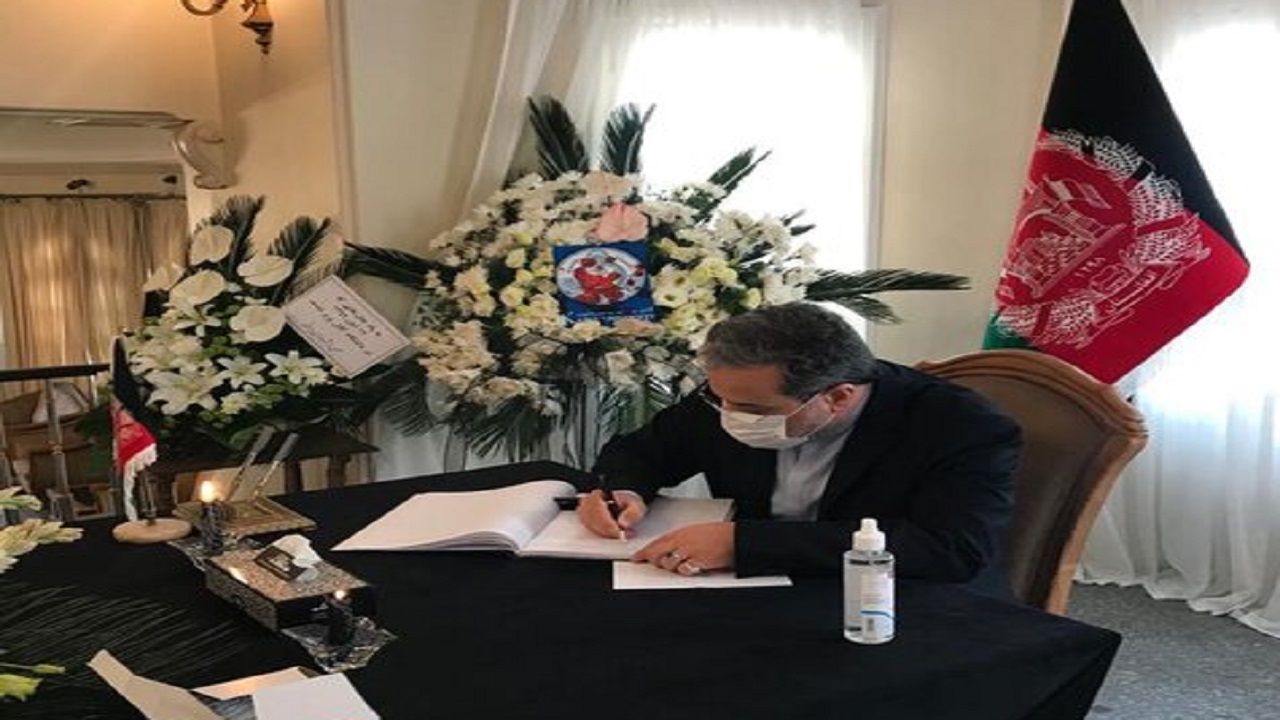 عراقچی دفتر یادبود قربانیان حمله تروریستی دانشگاه کابل را امضا کرد