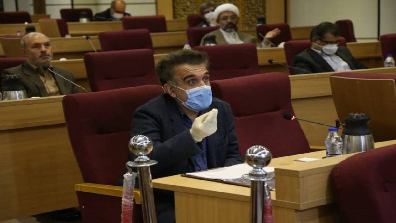 برخی مسئولان قم به کرونا روی خوش نشان می دهند
