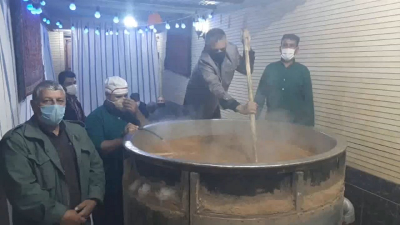 پخت سمنوی سنتی در شهرضا + فیلم