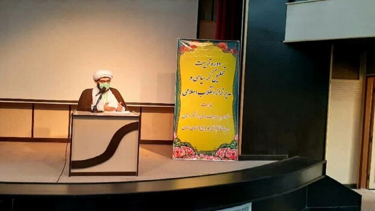 تعلیم ۷۰ طلبه سمنانی برای مدیریت انقلابی