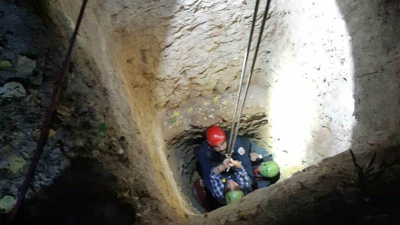 نجات معجزه آسای بانوی ۱۹ ساله از عمق ۸ متری یک چاه
