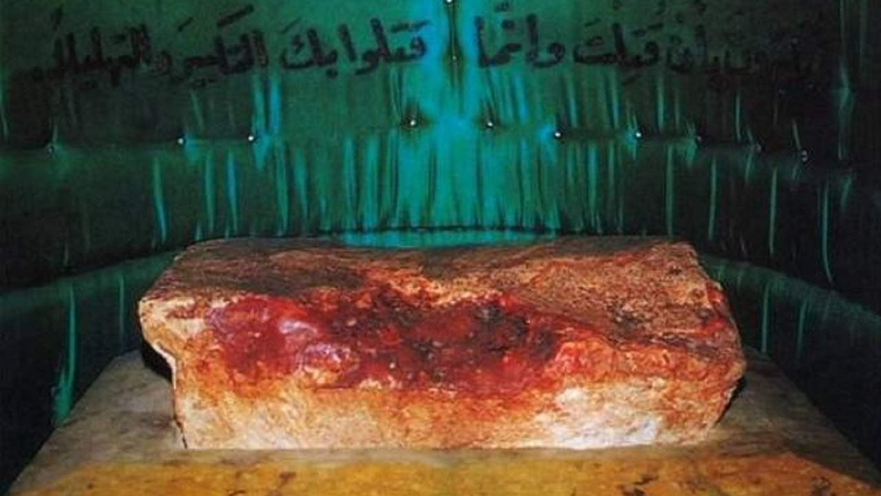 رونمایی از سنگ میزبان سر مبارک سیدالشهدا (ع) پس از ۸ سال