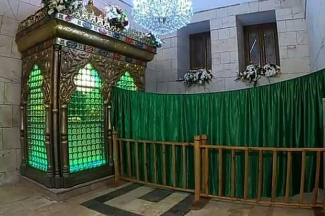سنگی که میزبان سر سیدالشهدا(ع) بود پس از ۸ سال به جایگاه اصلی بازگشت
