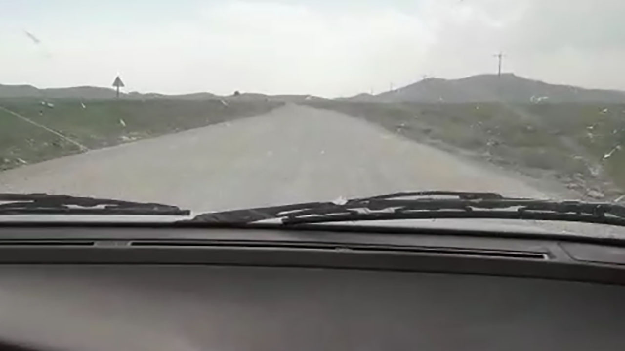 گلایه از خاکی بودن جاده در محور قوچان به درکه + فیلم