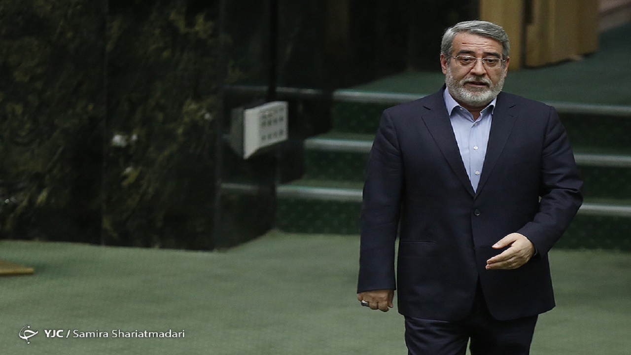 اخراج کارگران هفت تپه وزیر کشور را به مجلس کشاند