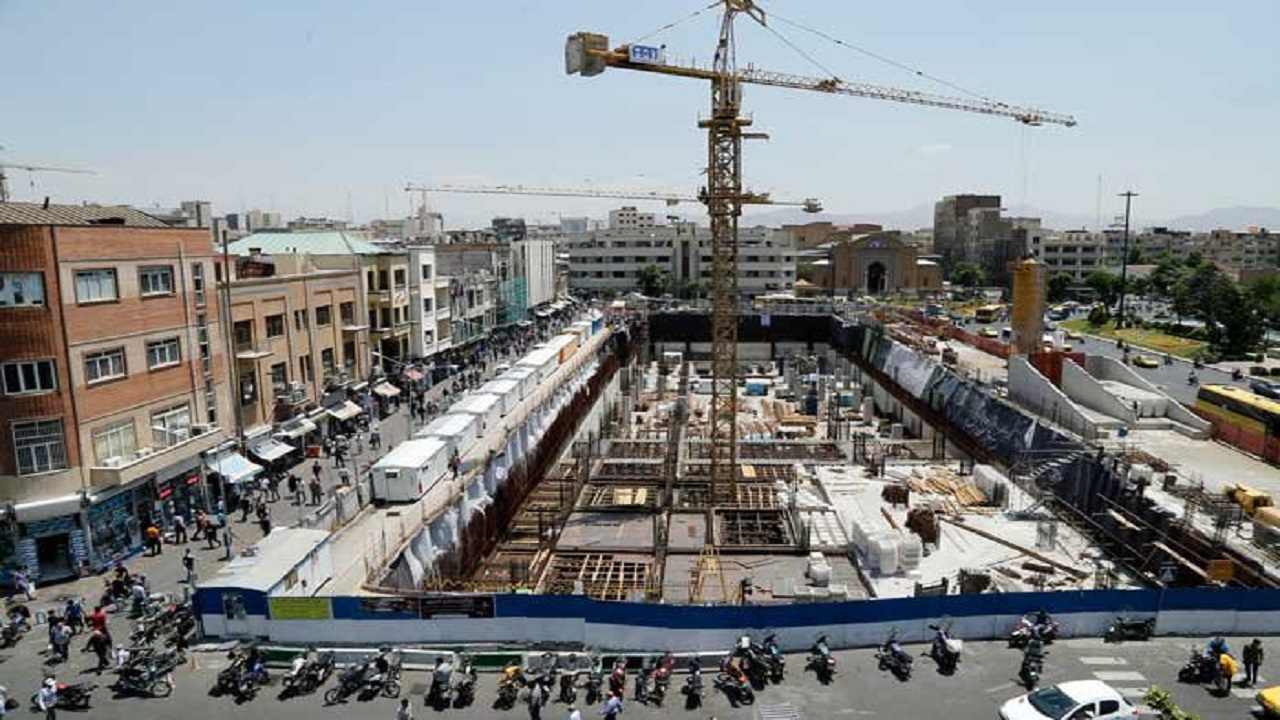 احیای «پشت شهرداری» با تبدیل فضای آزاد شهری به سنگ و بتون