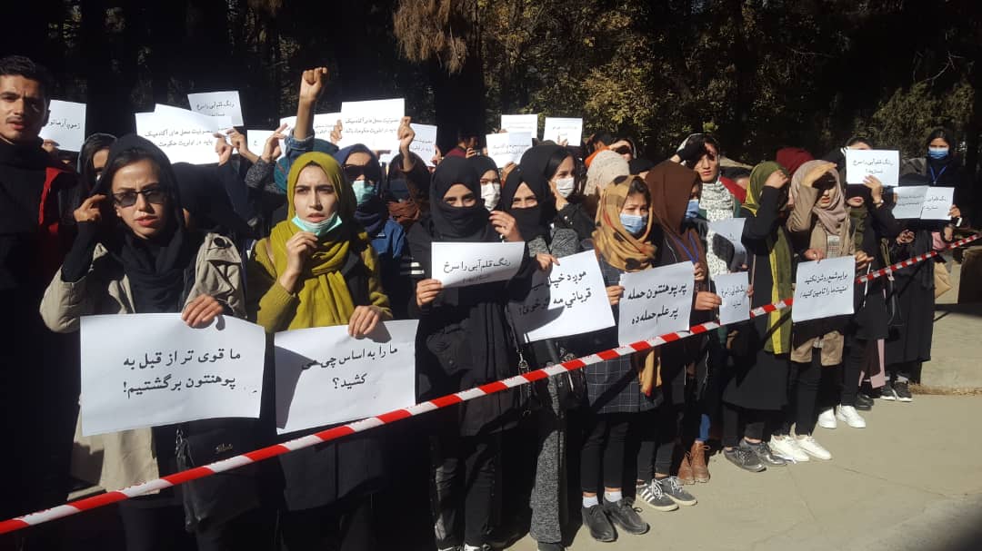 گردهمایی اعتراضی دانشجویان مقابل دانشگاه کابل