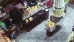 جیب‌بری حرفه‌ای در داروخانه + فیلم