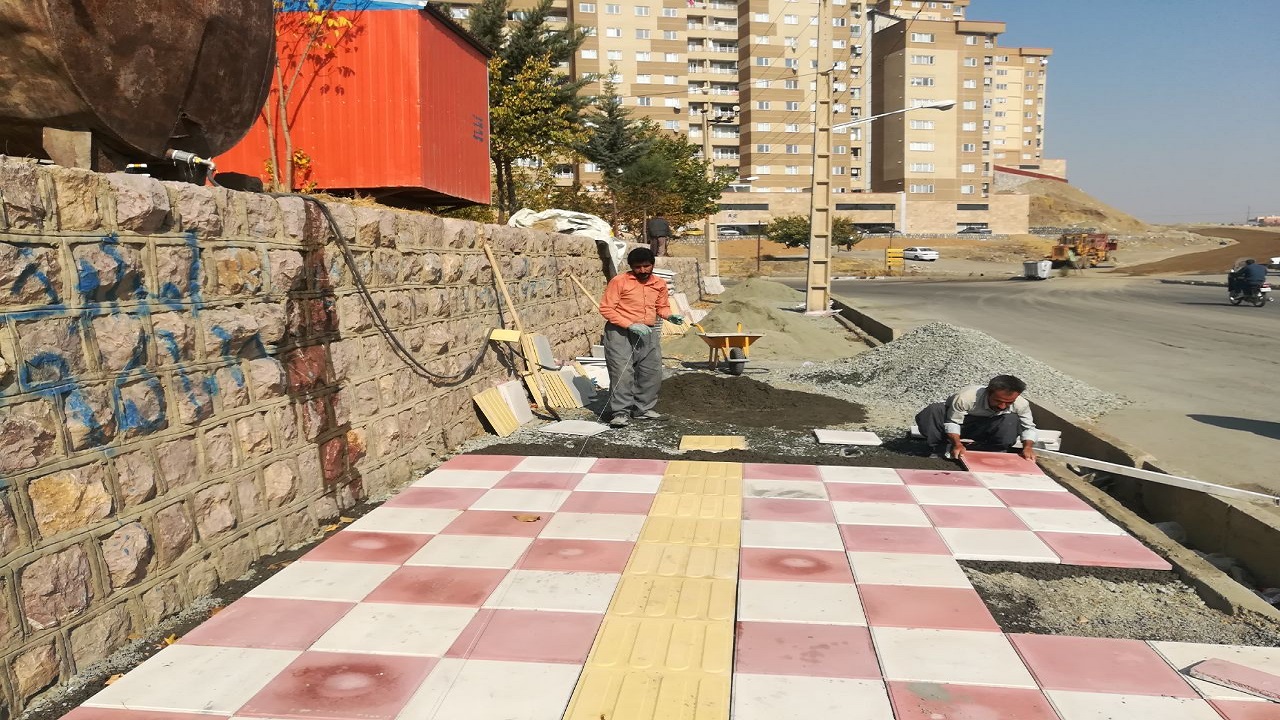 کف فرش ۱۱ هزار مترمربع از معابر بهاران در سنندج