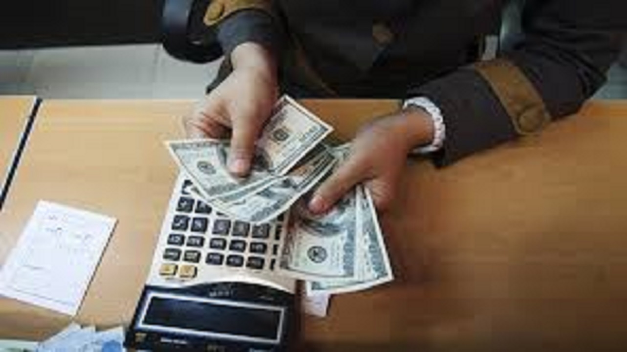 آیا قیمت دلار ثابت می‌ماند؟