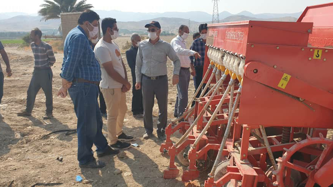آغاز کاشت گندم با دستگاه جوی و پشته‌کار در قیروکارزین