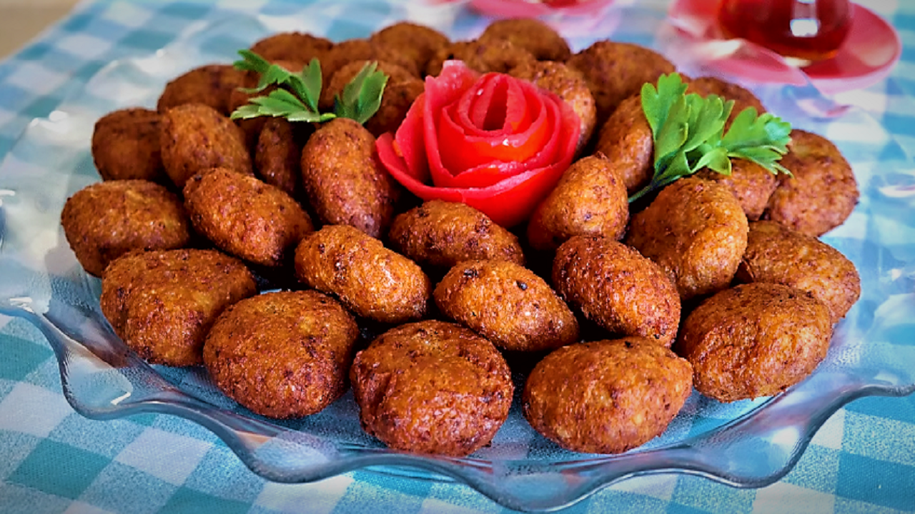 آموزش آشپزی؛ از خوراک مرغ ساده با سس قارچ و پیراشکی پیتزایی متفاوت تا سالاد والدورف + تصاویر