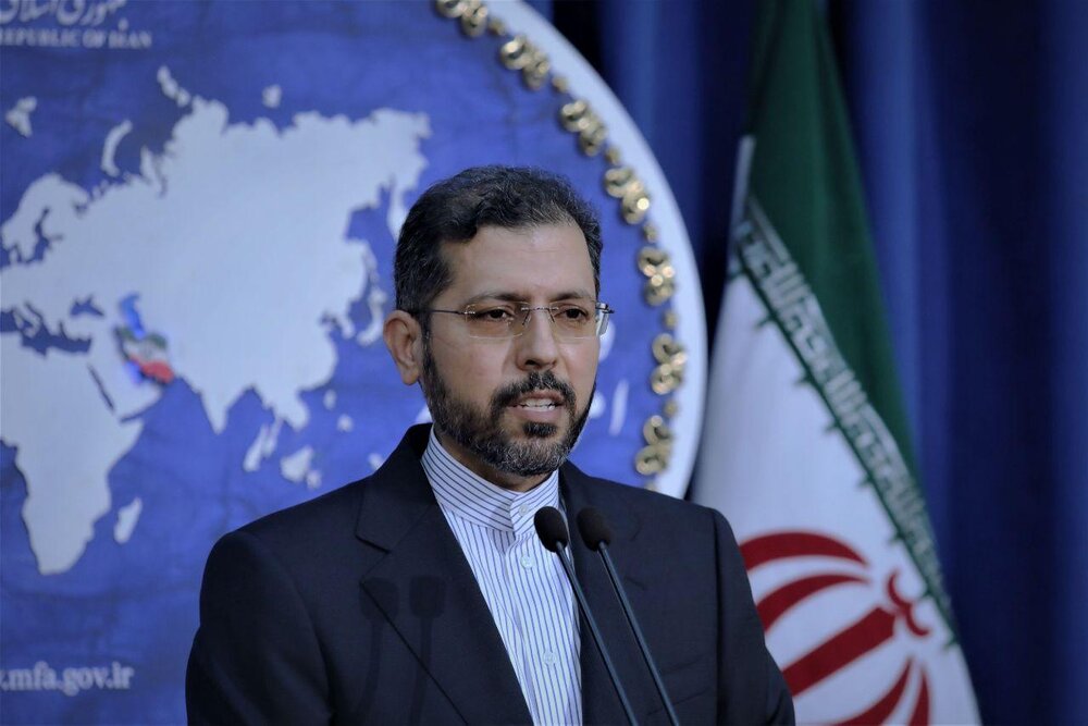 خطیب زاده: محمدرضا پهلوی، انتقام فرار خود را از حسین فاطمی گرفت