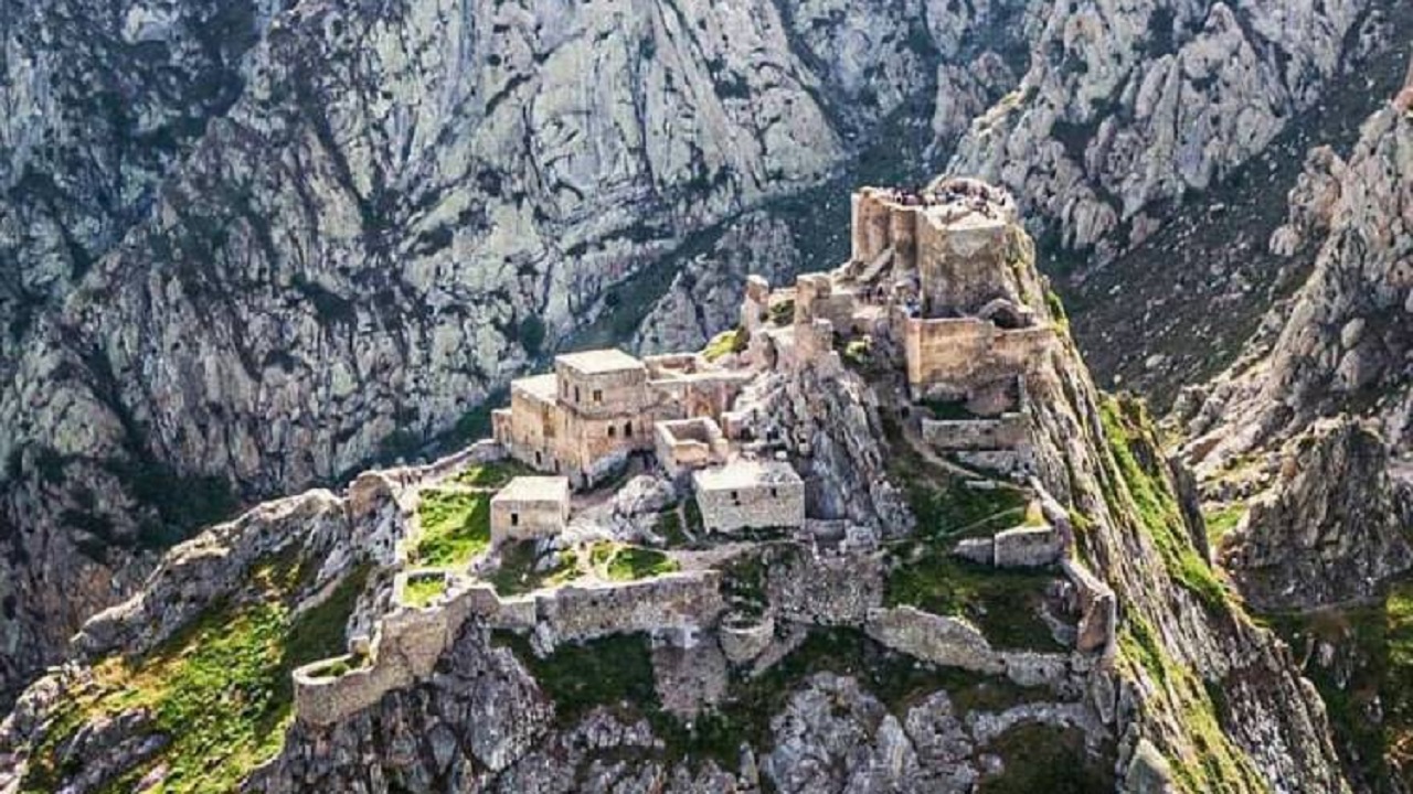 تصاویری از قلعه تاریخی بابک در شهر کلیبر