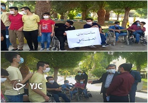 حضور جمعی از معلولان در ساختمان شهرداری آبادان / استقبال شهردار از مطالبه گری معلولان