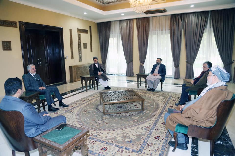 سیاسیون افغانستان: انسجام نیروهای سیاسی برای موفقیت پروسه صلح ضروری است