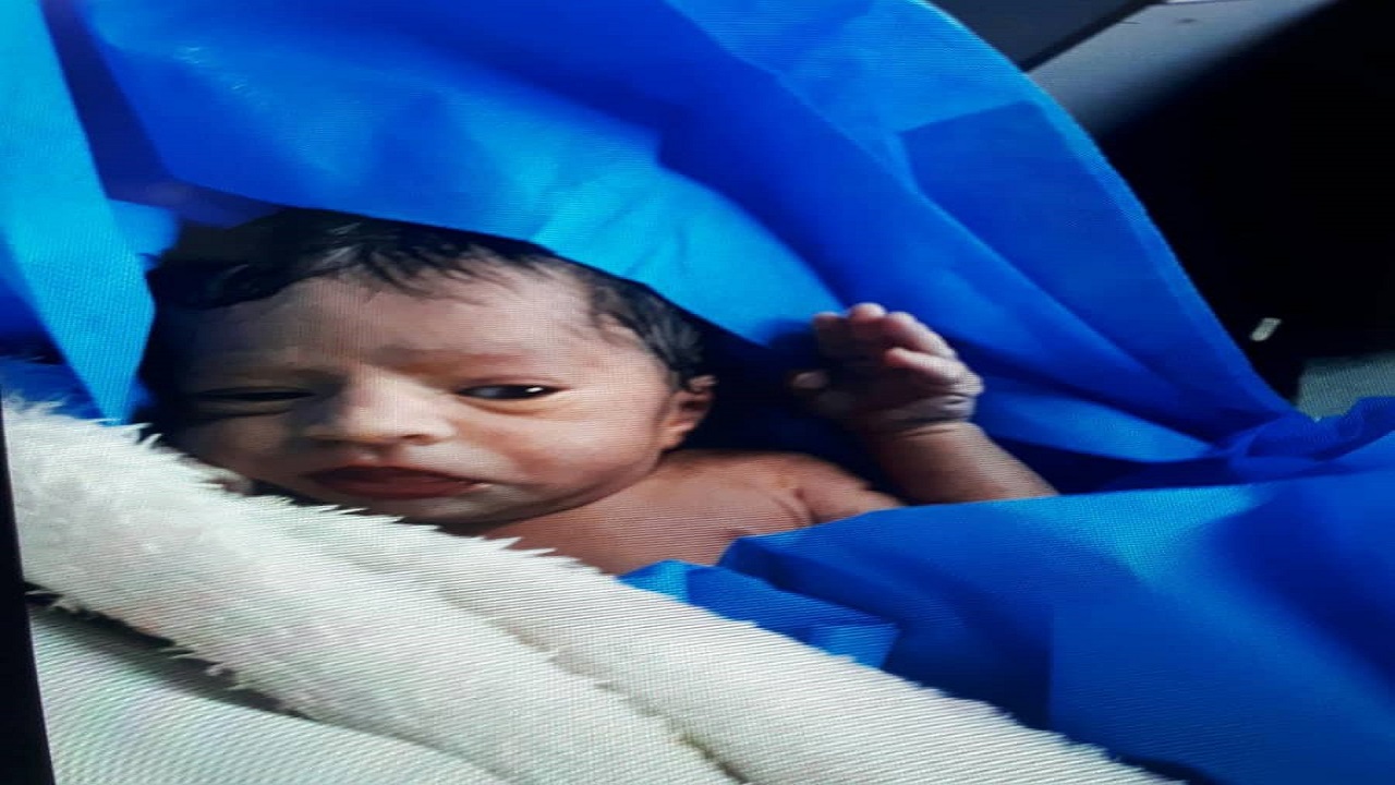 ۲ نوزاد خرمشهری و شادگانی در خانه به دنیا آمدند