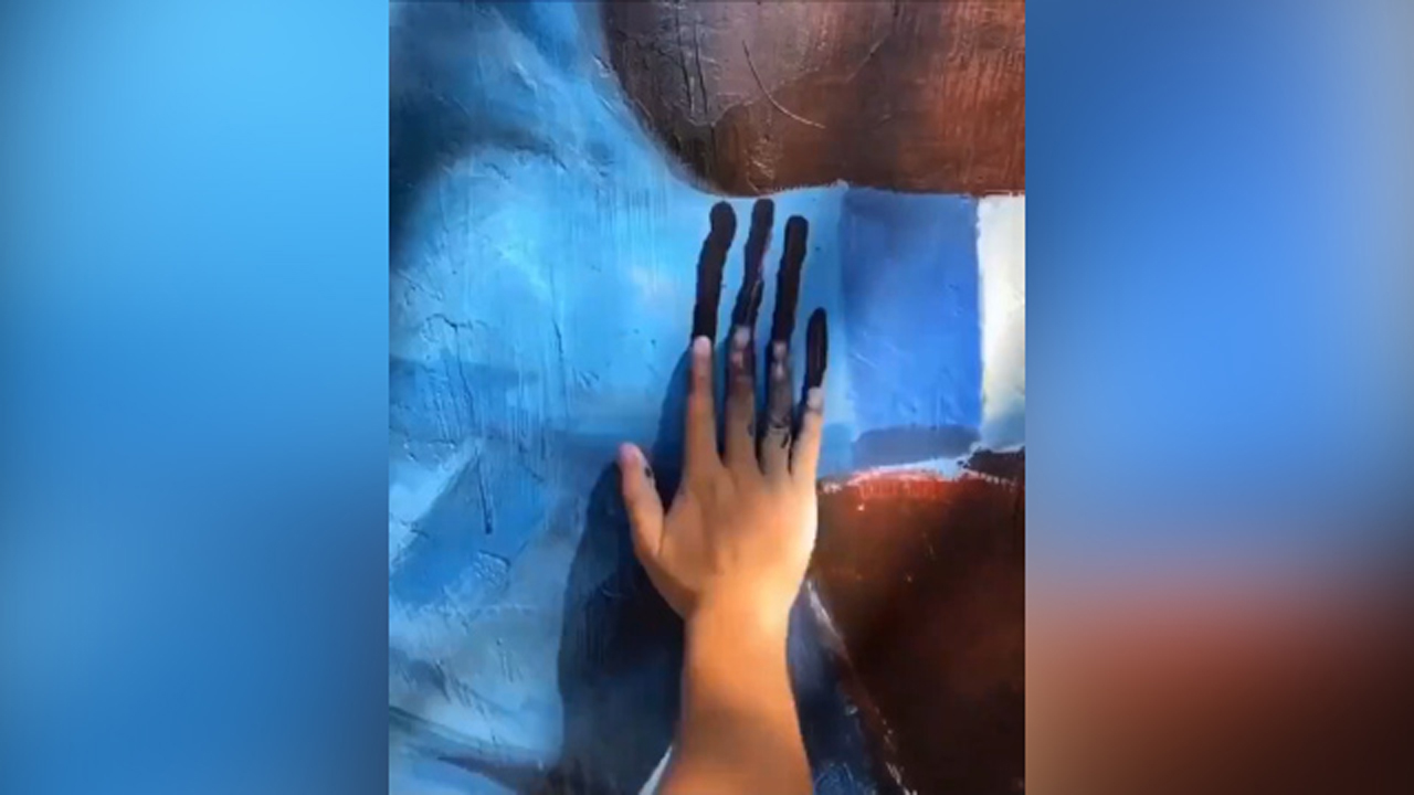 هنرنمایی خیره کننده نقاش چینی روی دیوار + فیلم