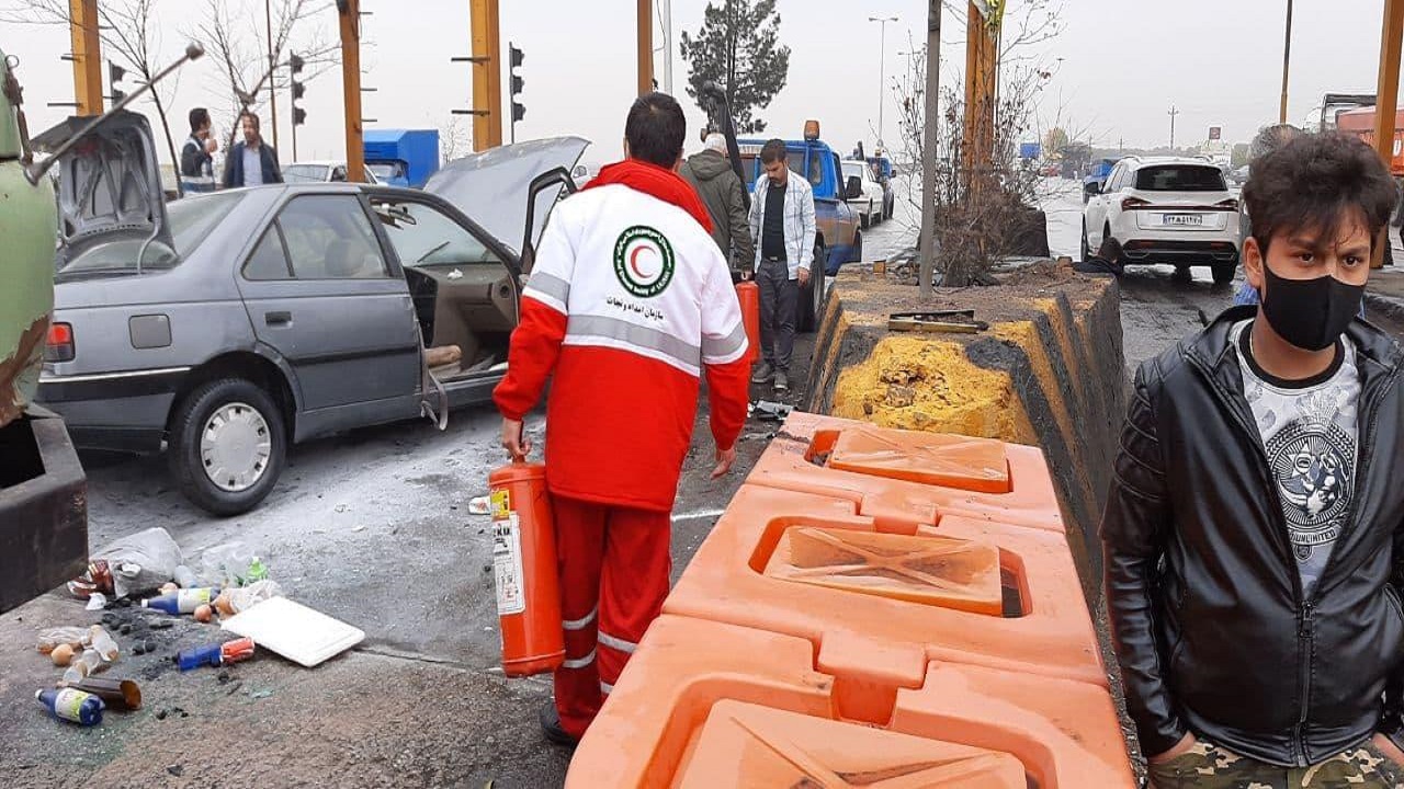 برخورد ۵ دستگاه خودرو در قزوین