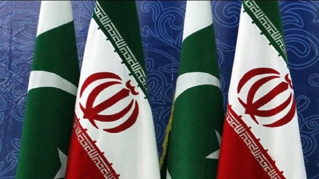 ظریف هنوز پایش به تهران نرسیده به اسلام اباد می رود/