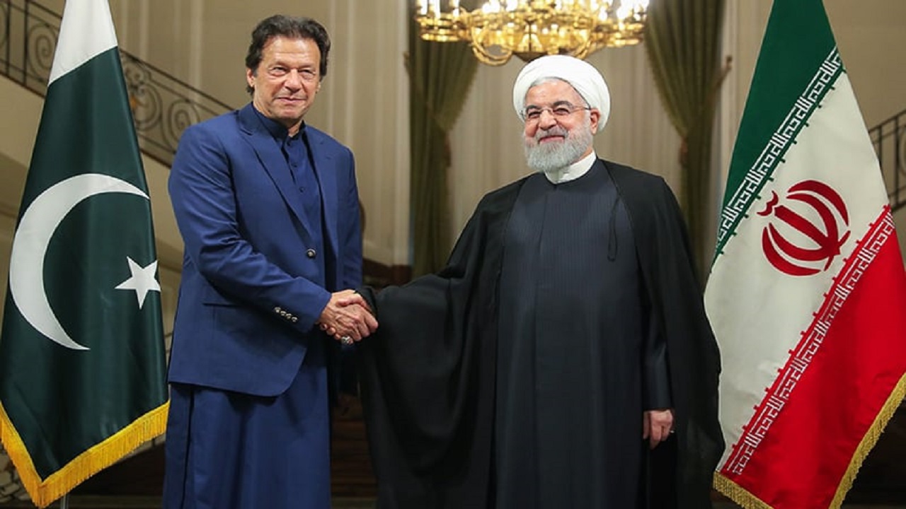 ظریف هنوز پایش به تهران نرسیده به اسلام اباد می رود/