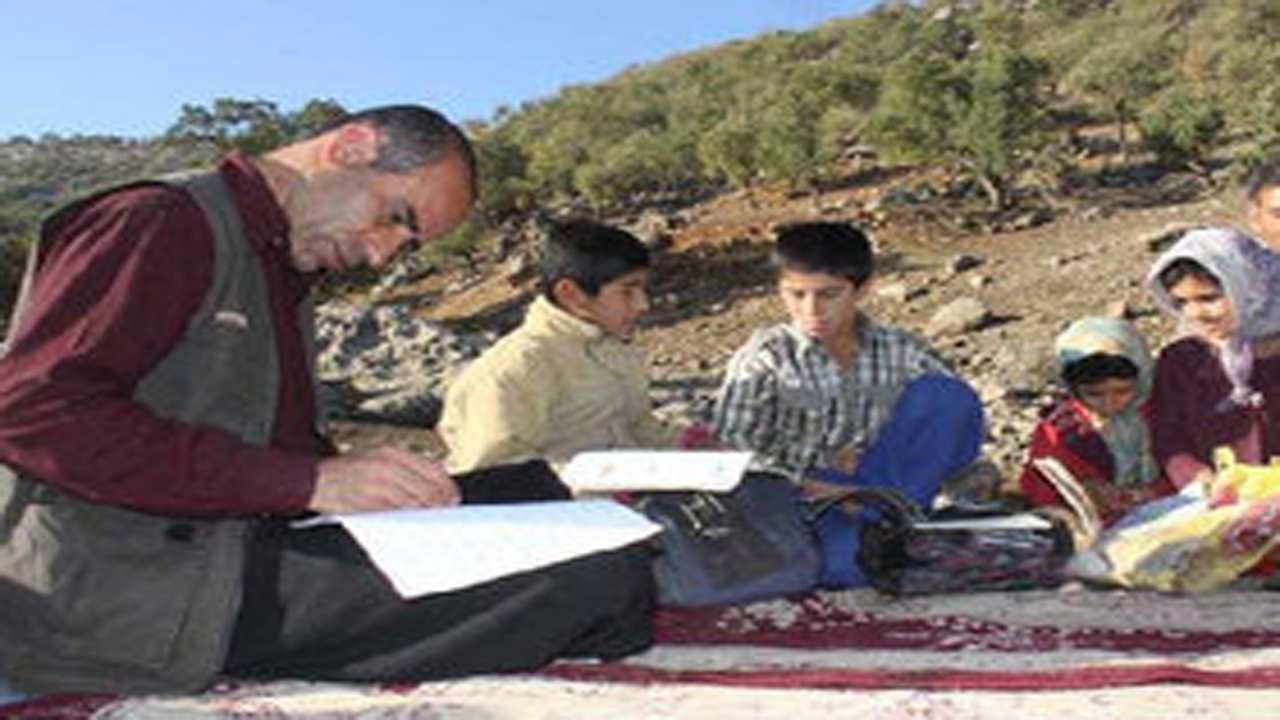 معلمی که ده‌ها شغل دارد/ با این مرد کسی ازدواج نمی‌کند!