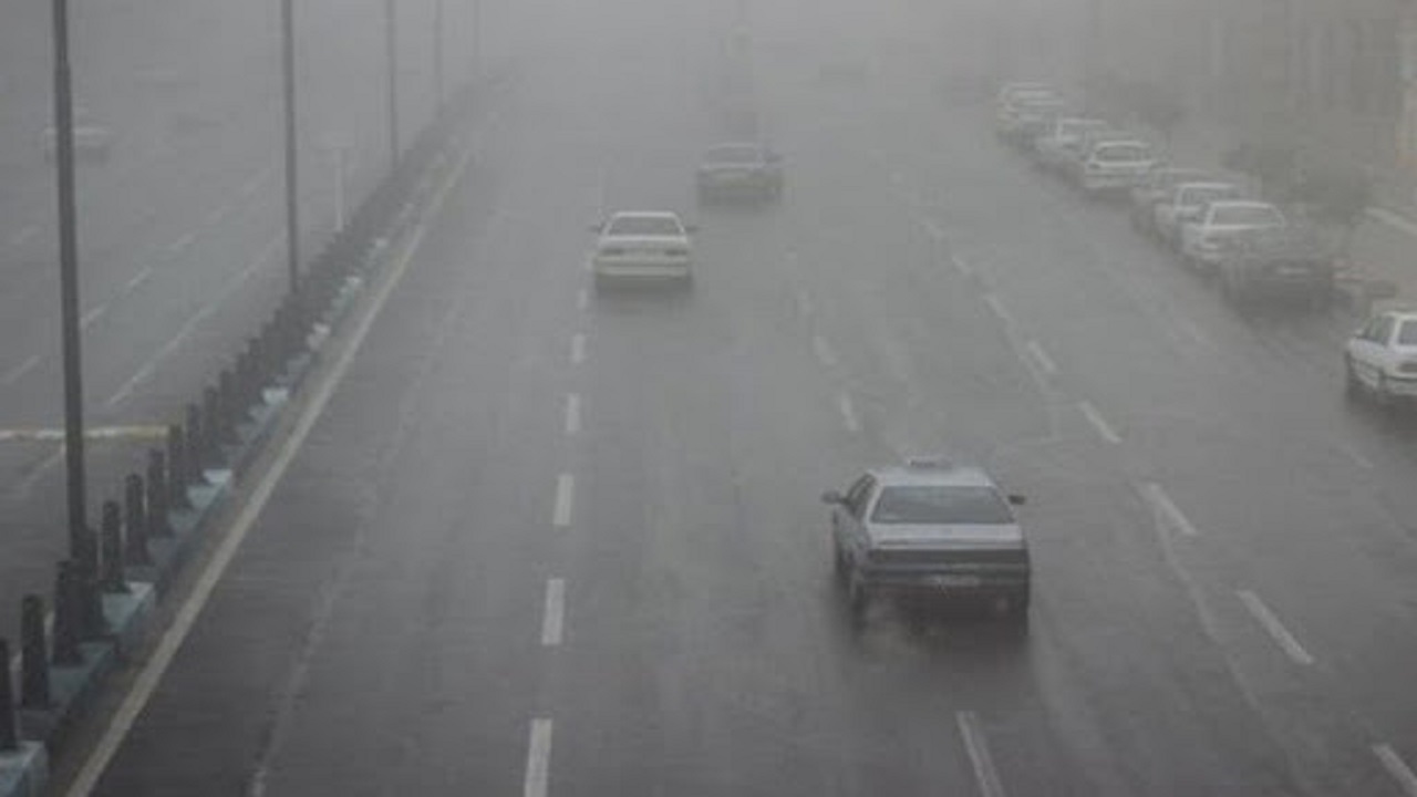 جاده های کردستان مه آلود و لغزنده است
