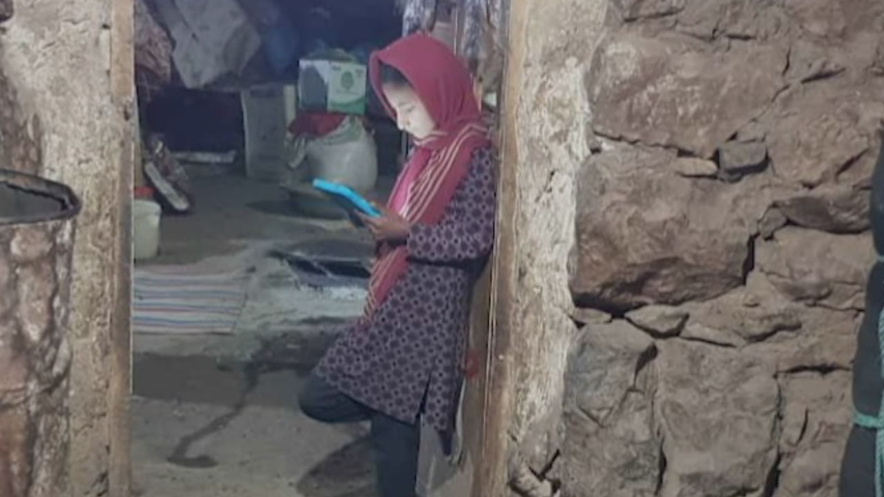 از جالب ترین نوع استفاده از ارثیه پدری تا هدیه متفاوت یک معلم به خانواده دانش‌ آموزَش + فیلم