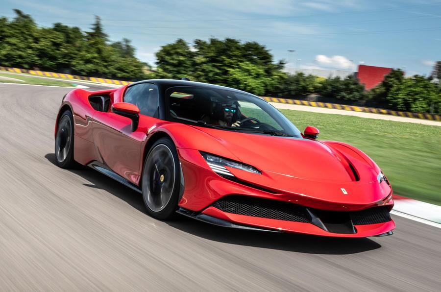 اتومبیل SF90 Stradale؛ سریع&zwnj;ترین ابرخودروی فراری