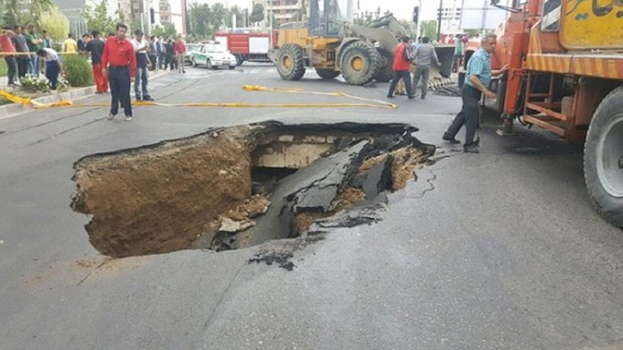 شکستگی خطوط لوله آب، زمین رامهرمز را وادار به نشست کرد