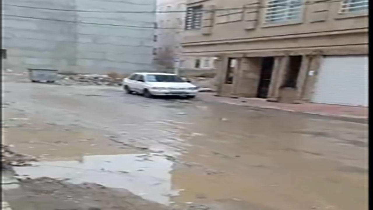گلایه از وضع نامناسب معابر در شهرک فرزان + فیلم