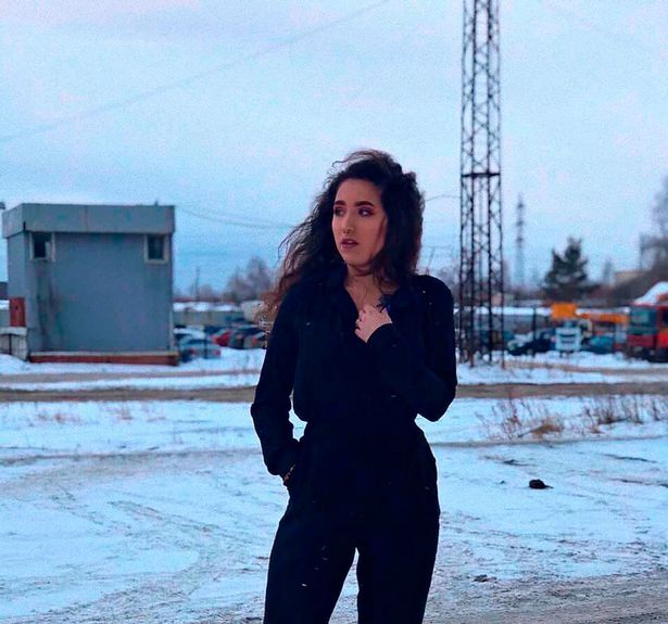 زنده ماندن دختر ۱۶ ساله بعد مرگ دوستانش با اختفا  زیر جنازه&zwnj;های غرق در خون