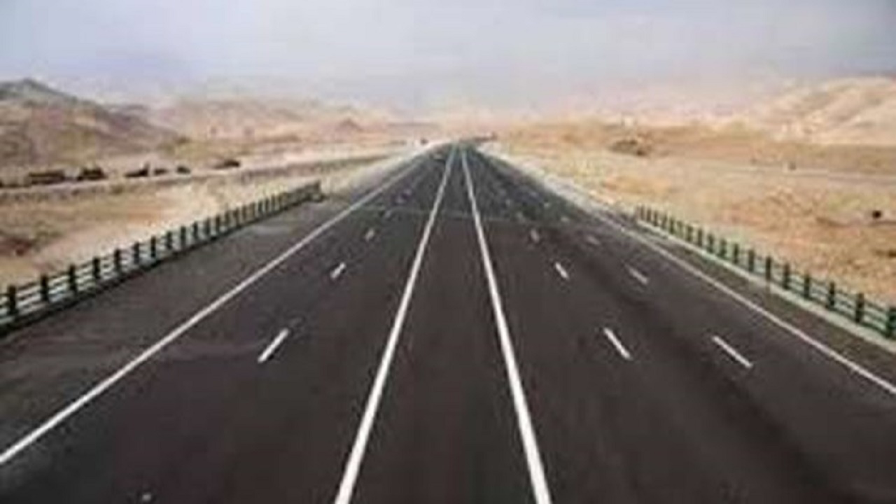 افتتاح ۵۵ کیلومتر از مسیر آزادراه شرق اصفهان توسط رئیس‌جمهور