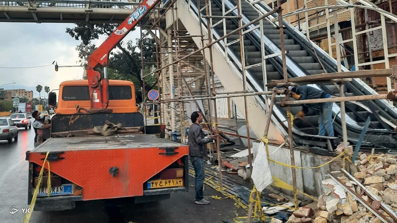 جمع آوری پل عابر پیاده بولوار زند شیراز