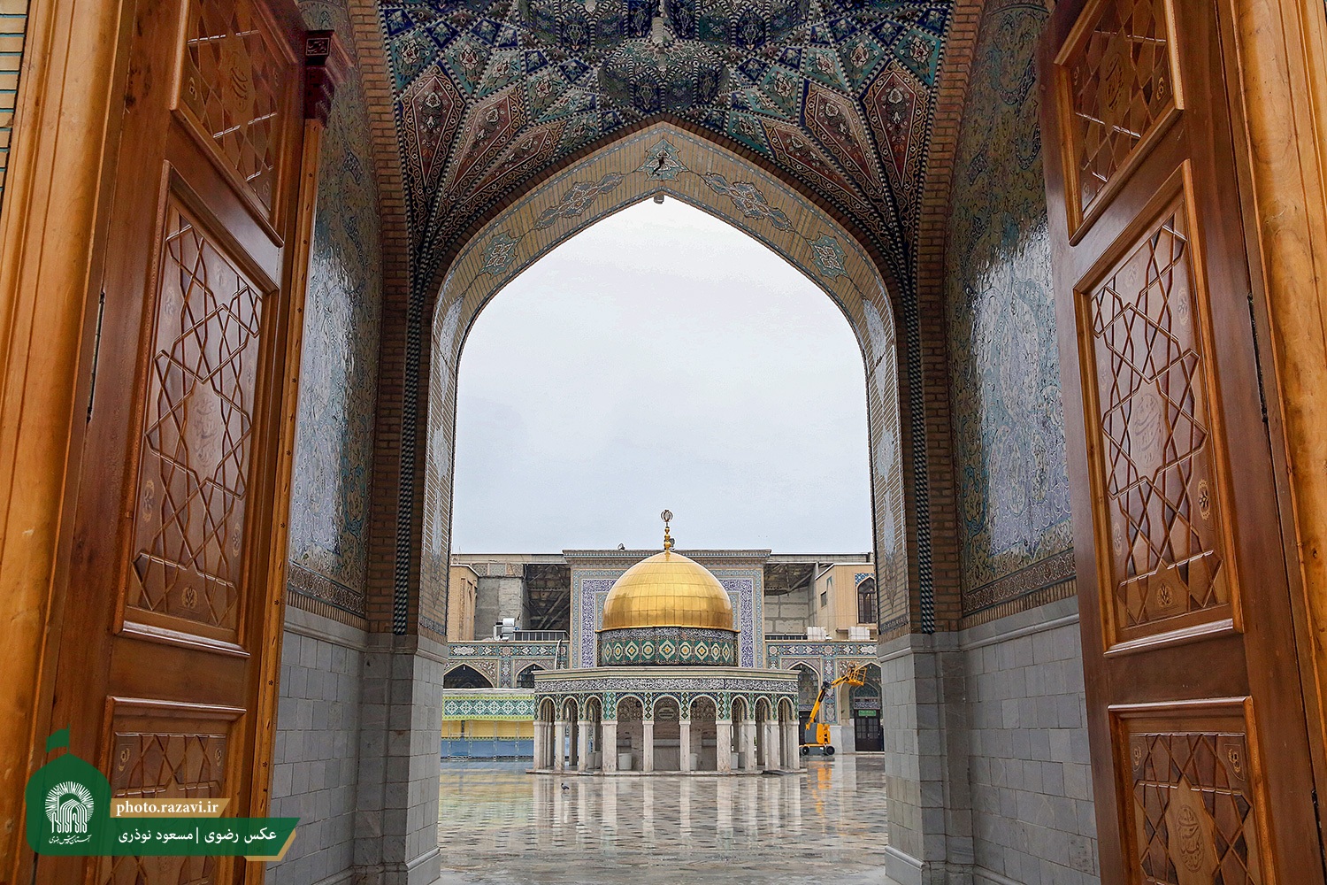 بارش رحمت الهی در حرم مطهر رضوی