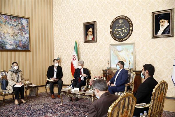متفکر آزاد با سفیر کره جنوبی دیدار کرد