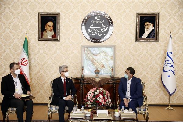 متفکر آزاد با سفیر کره جنوبی دیدار کرد