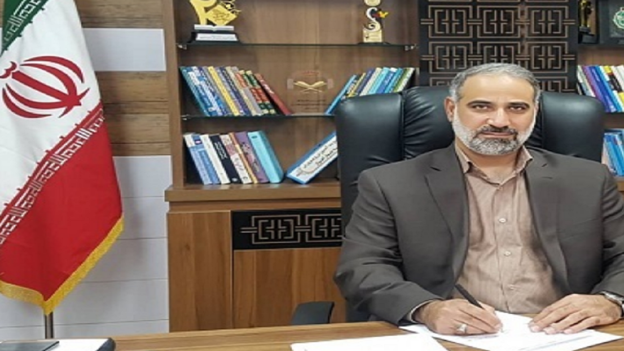 کتاب چراغ هدایت انسان برای یافتن مسیر رشد و تعالی است