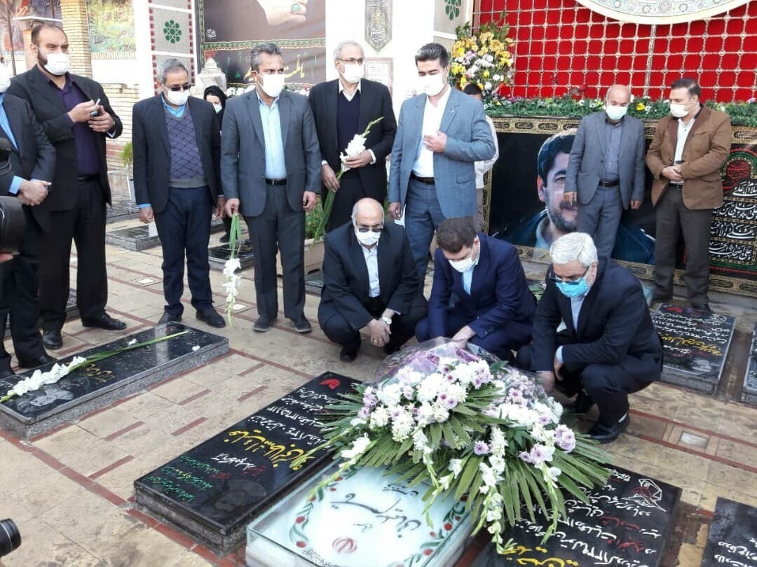  ادای احترام معاون سیاسی وزیر کشور به سردار سلیمانی