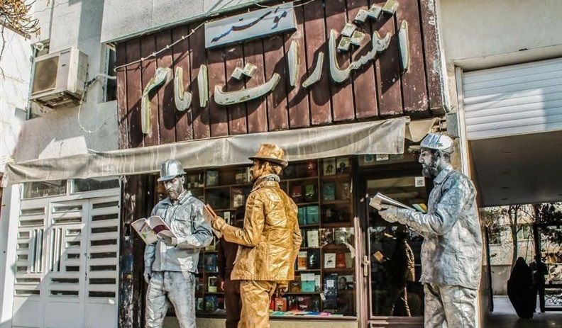 اقدامی خلاقانه در مشهد همزمان با طرح پاییزه کتاب