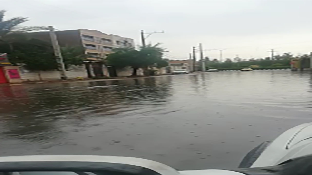 آبگرفتگی خیابان‌ها در منطقه گلستان + فیلم