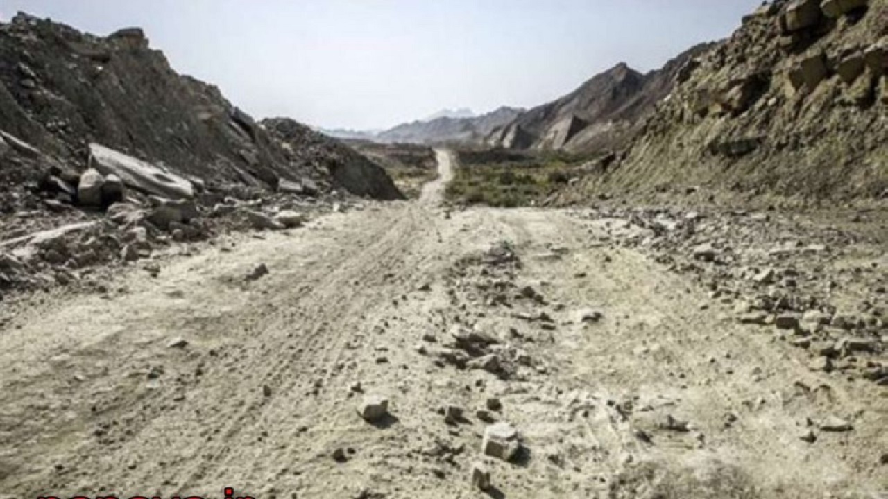 دهستان کزور از توابع شهرستان سربازدر منطقه ای کوهستانی و دیدنی
