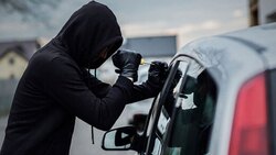 سرقت مانیتور پژو ۲۰۶ به ساده‌ترین حالت ممکن + فیلم