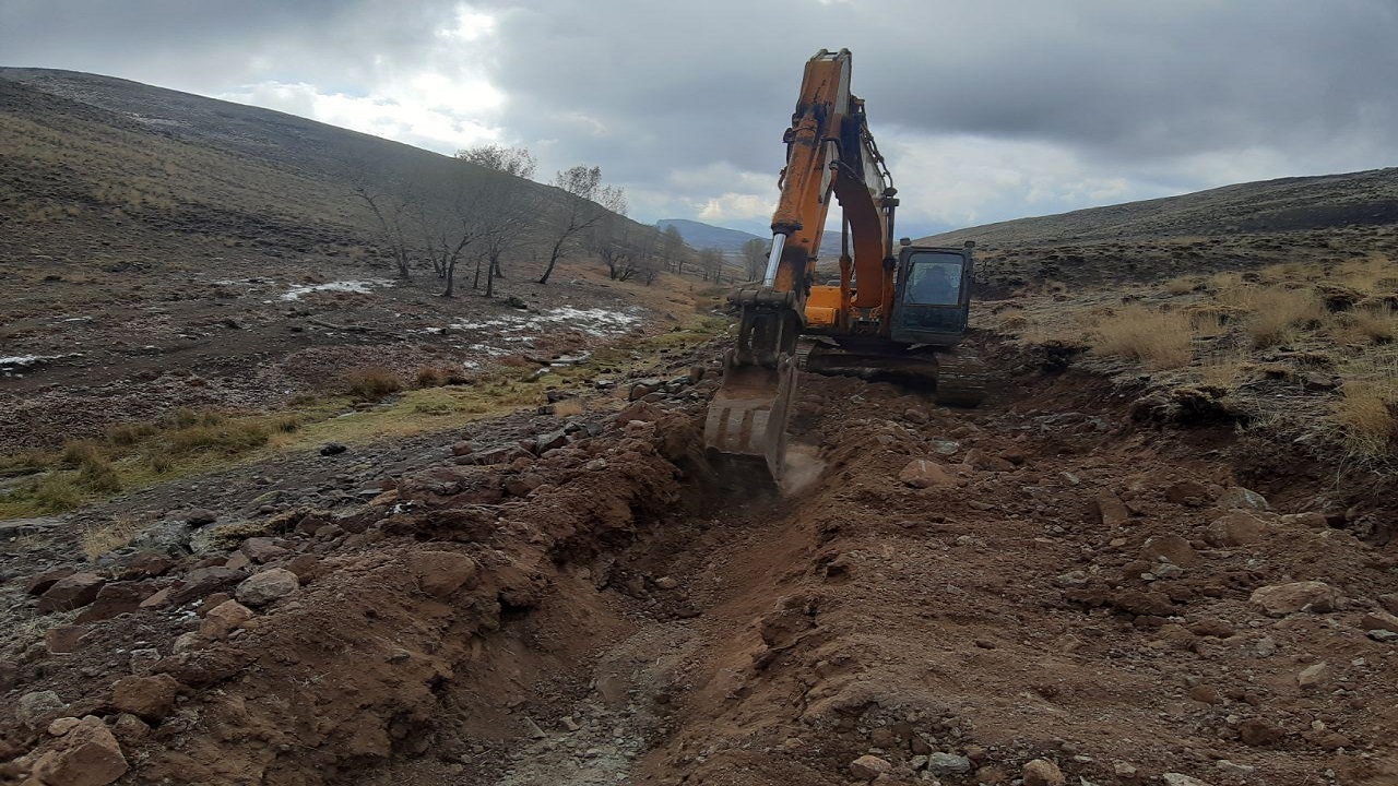 ساکنان روستای چمن امیرآباد از آب شرب بهداشتی بهره مندمی شوند